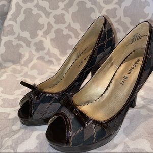 Madden Girl Black/Brown Peep Toe Heels (6.5)